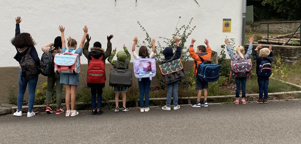 Image des enfants de l'asbl avec leur cartable